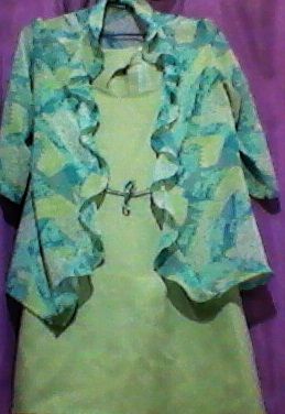Vestido justo com bolero.