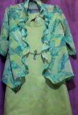 Vestido justo com bolero.