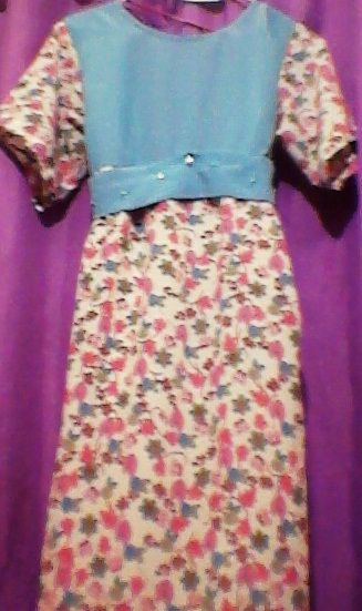 Vestido com estampas.